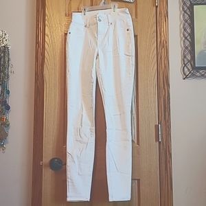 Like New! Maurices bright white Jegging